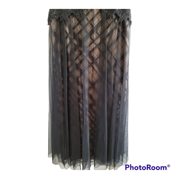 Tadashi Shoji Embroidered Tulle and Sequin Lace Gown 4 Black Sheer Lattice Tulle - Picture 6 of 13